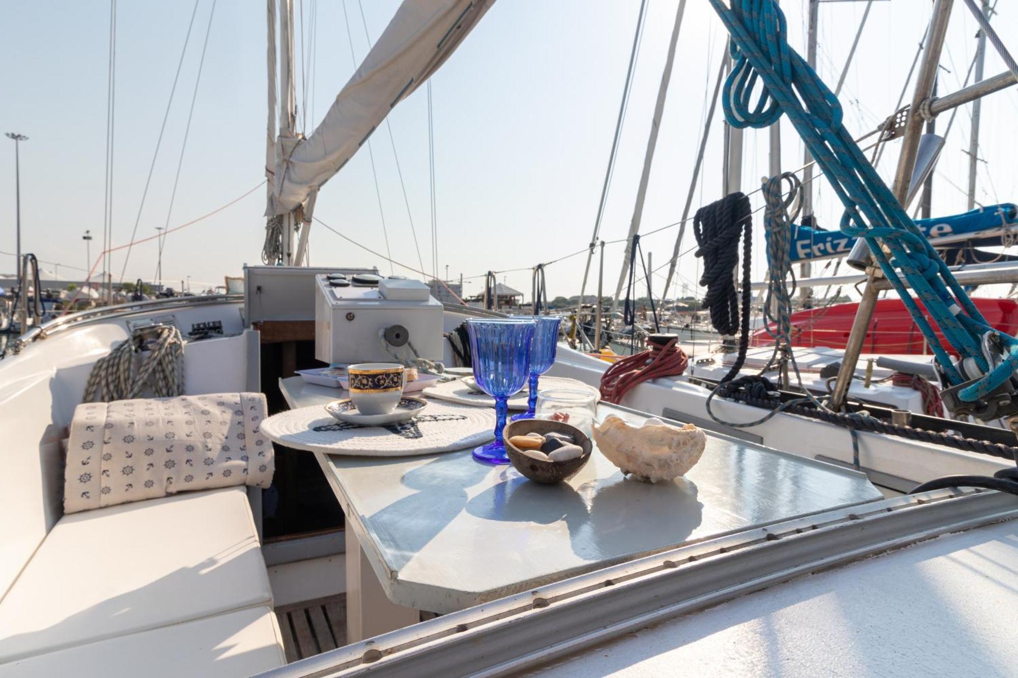 Hotel Quo Vadis Yacht Bari Exterior foto