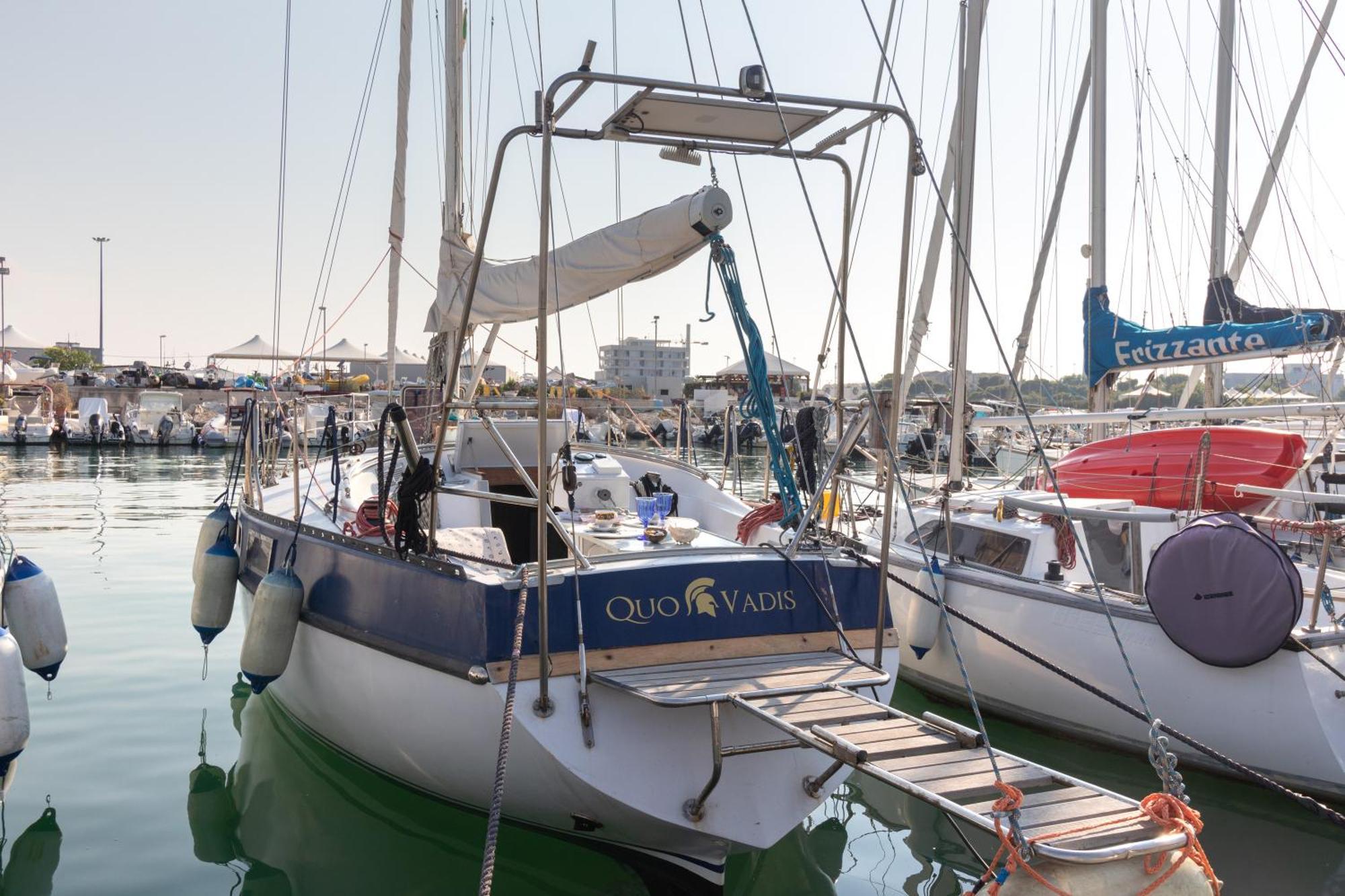 Hotel Quo Vadis Yacht Bari Exterior foto