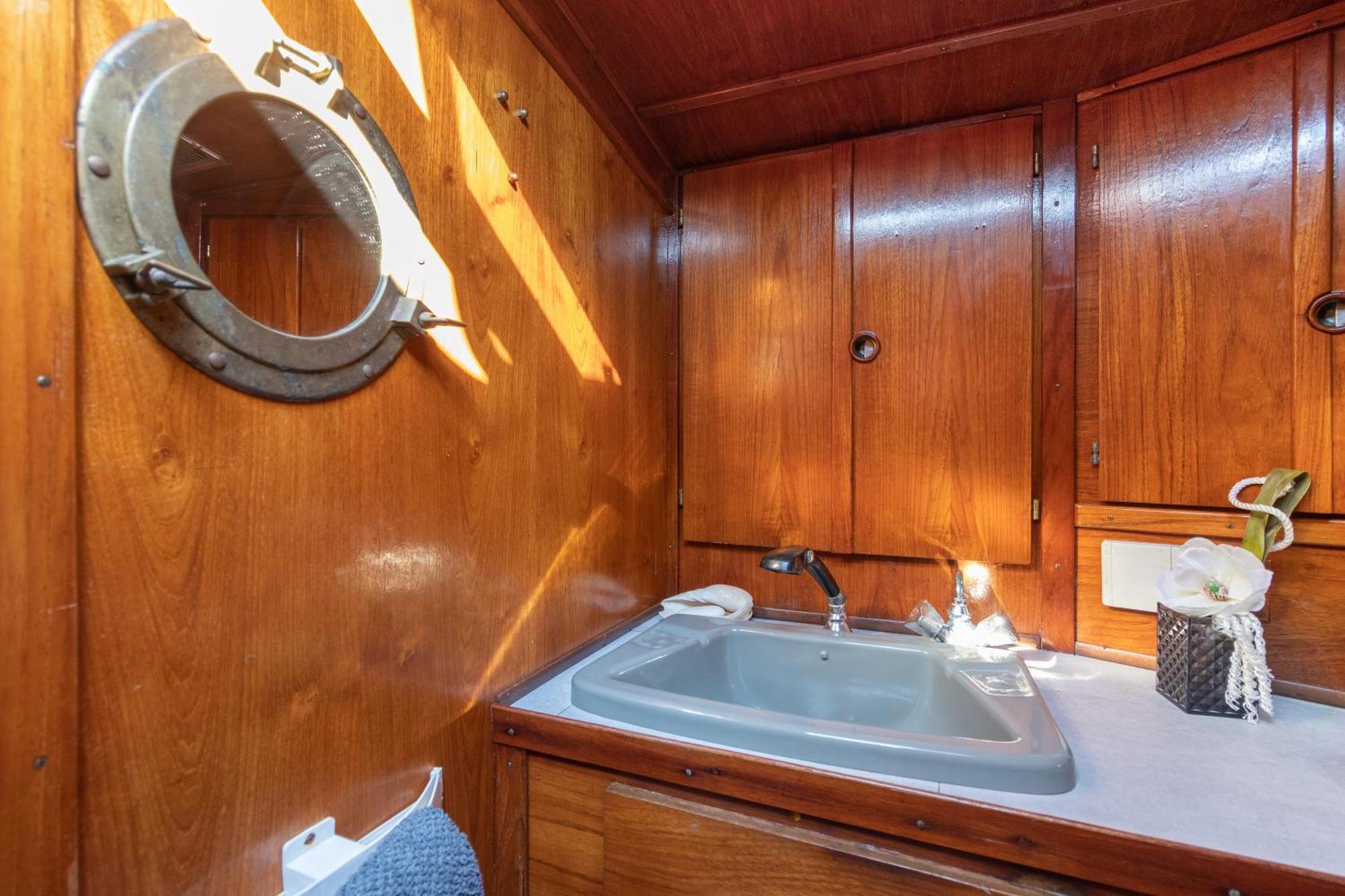 Hotel Quo Vadis Yacht Bari Exterior foto